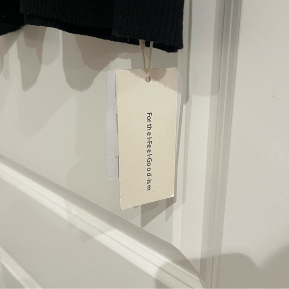 Knit Short Sleeve Midi Dress - Picture 3 of 6